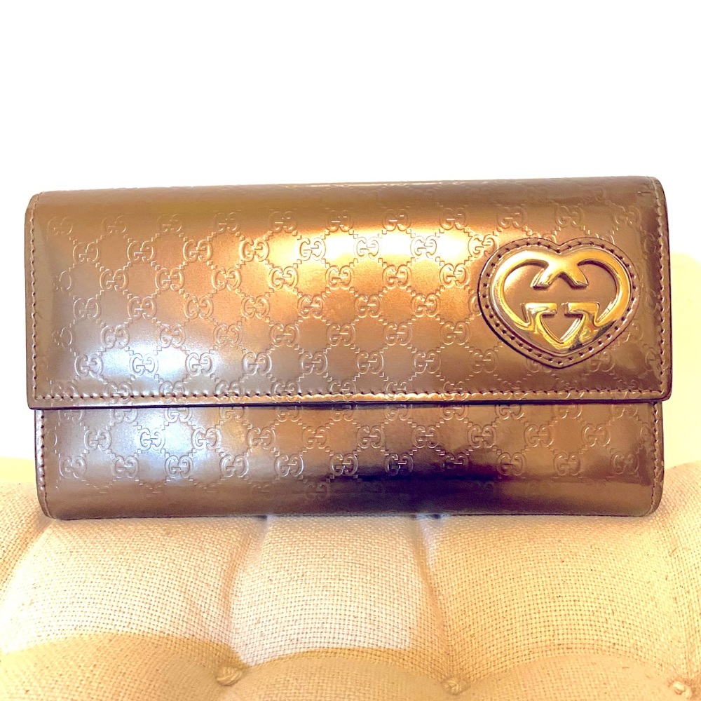 Gucci LAST CHANCE!🎉Metallic Long Patent Leather Wallet Gold Heart